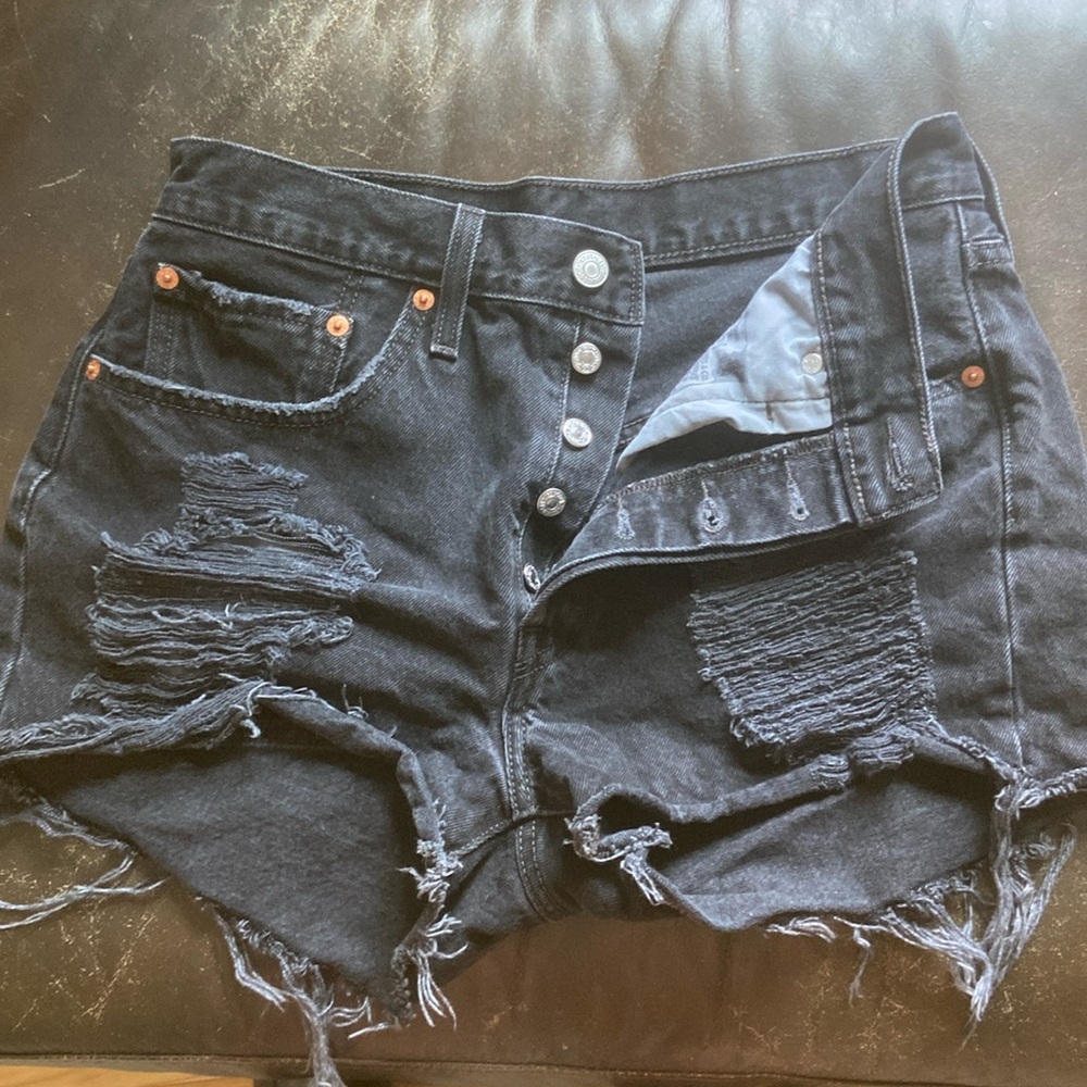 Black Levi’s 501 shorts.